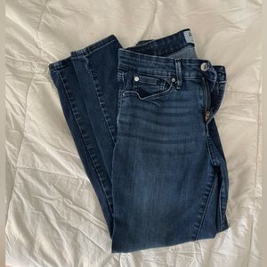 Denizen Levi’s Mid Rise Skinny Jeans